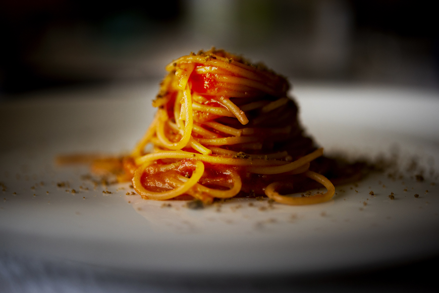 Spaghettini nei pomidoro, polvere d'oliva