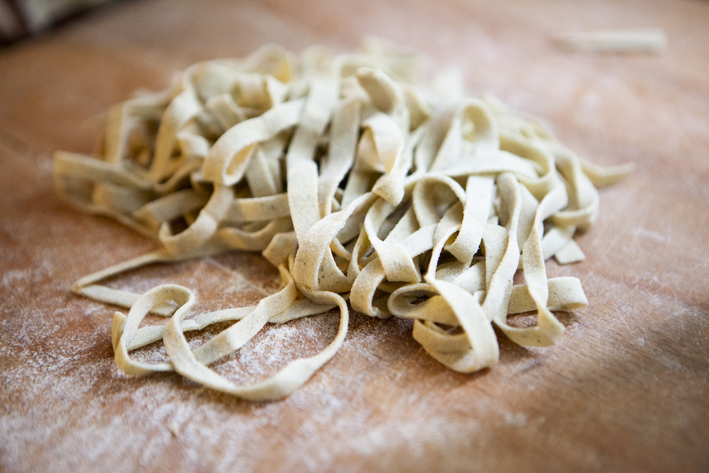 Tagliatelle saracene con provolone e arancia