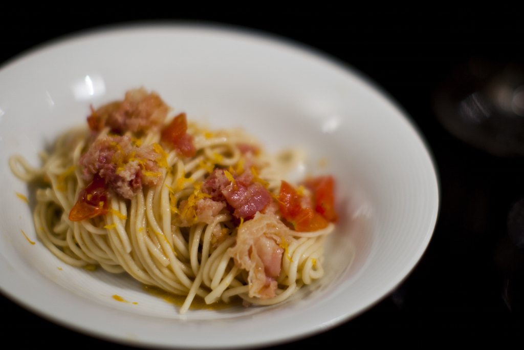 Spaghetti fatti in casa, pomodori infornati e pancetta