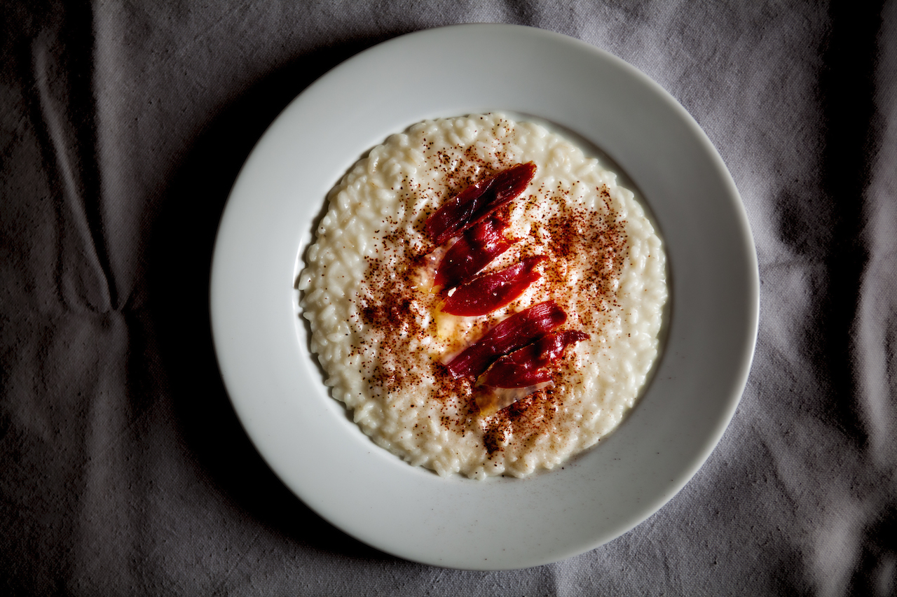 Risotto all'aceto di lamponi, magret e polvere di barbabietola