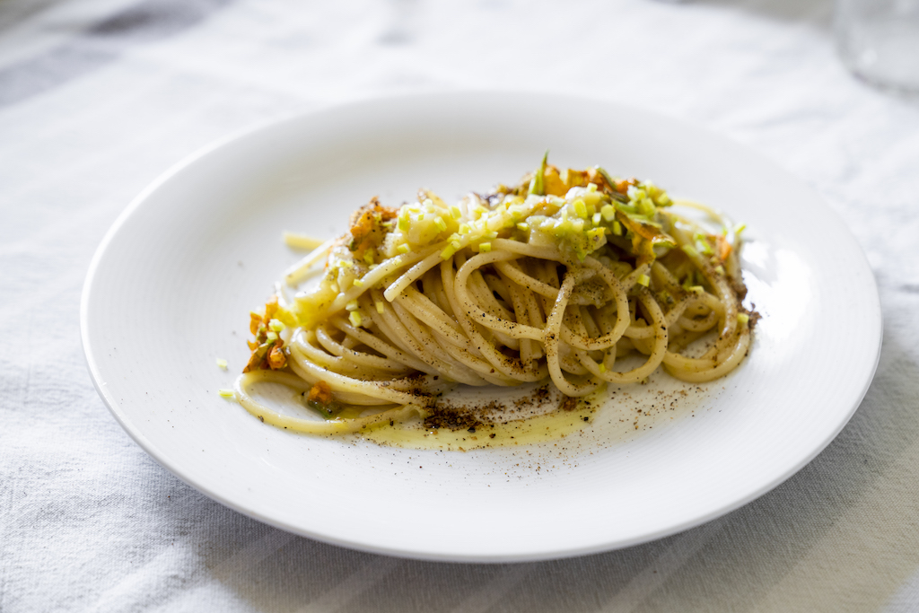 Spaghetti con i fiori di zucchina