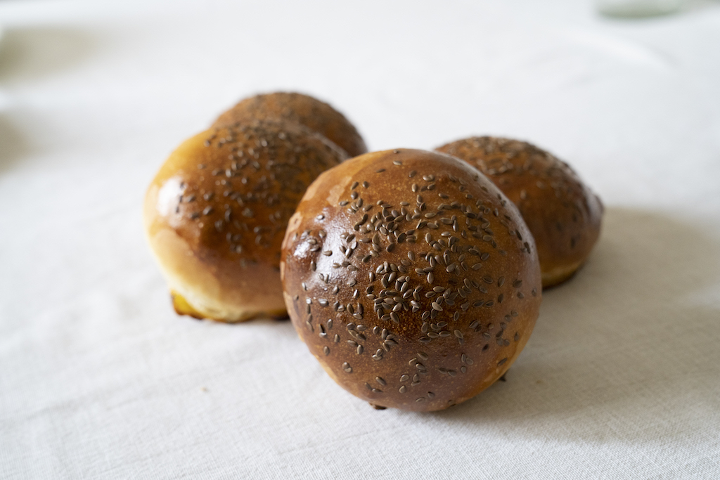 L'hamburger, il panino, la patatina fritta.