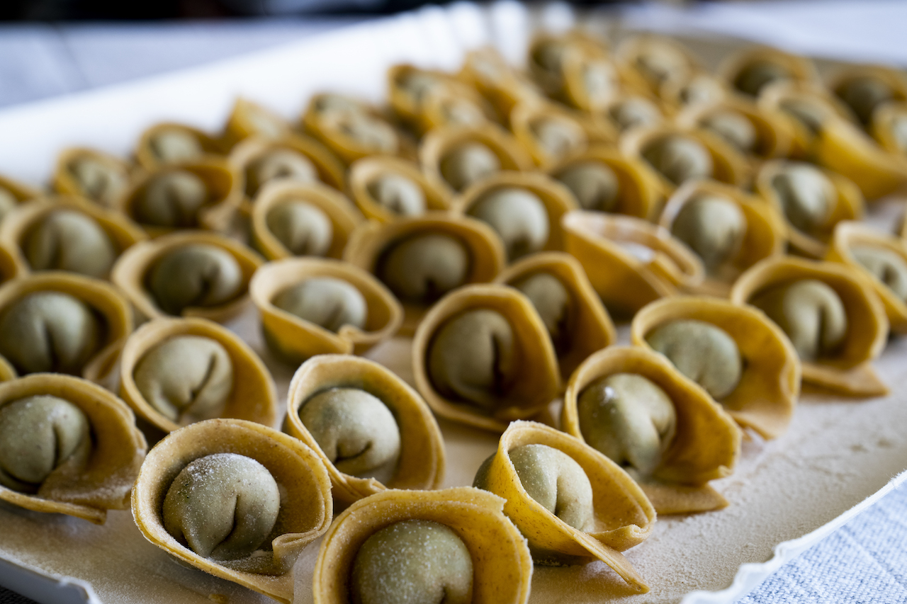 Cappellotti di farina di zucca e biete.