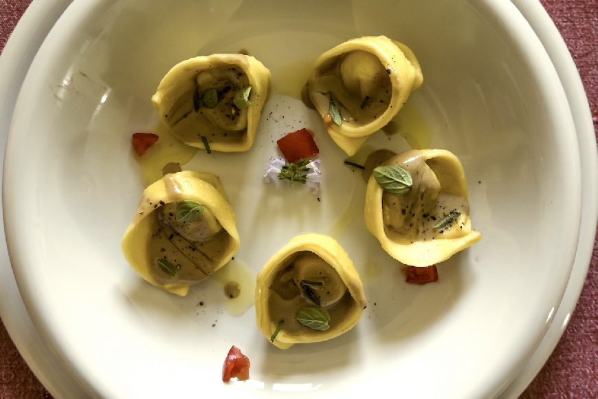 Ravioli di branzino con il suo fondo