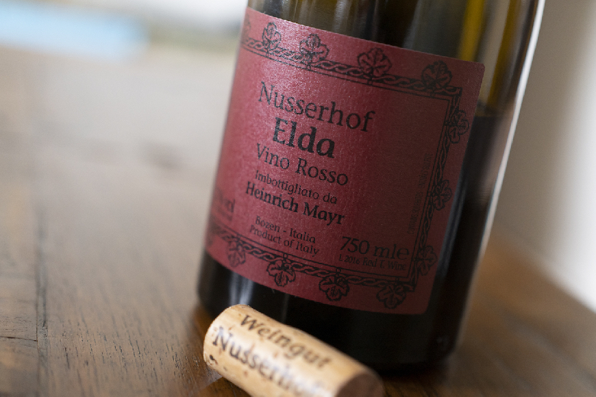 Un vino rosso che si chiama Elda, da Nusserhof